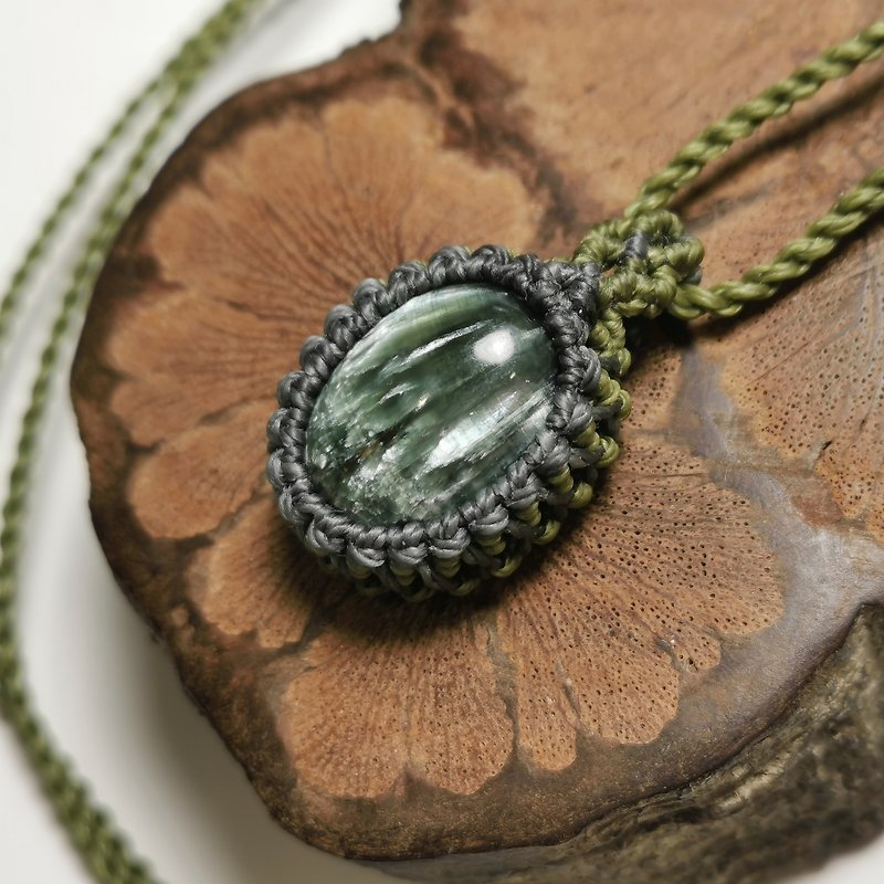 Pure Series-Green Dragon Crystal- Wax Braided Pendant/Necklace Adjustable Length - สร้อยคอ - เครื่องประดับพลอย สีเขียว