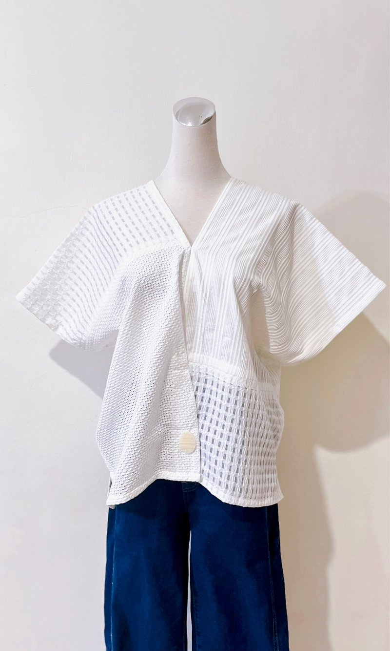 Unique asymmetrical green style white striped patchwork plaid hole Linen blouse boxer jacket square shirt - เสื้อเชิ้ตผู้หญิง - ผ้าฝ้าย/ผ้าลินิน ขาว