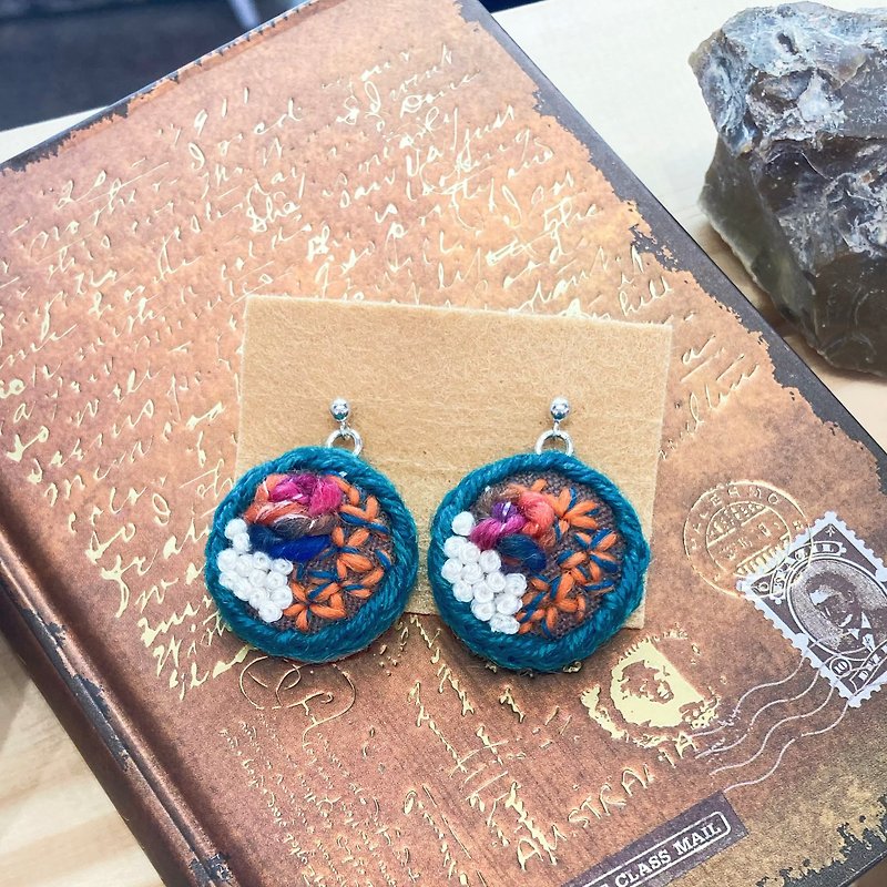 Senyeyuan hand-embroidered wreath earrings earrings sterling silver ear needles non-allergenic original design jewelry - ต่างหู - งานปัก 