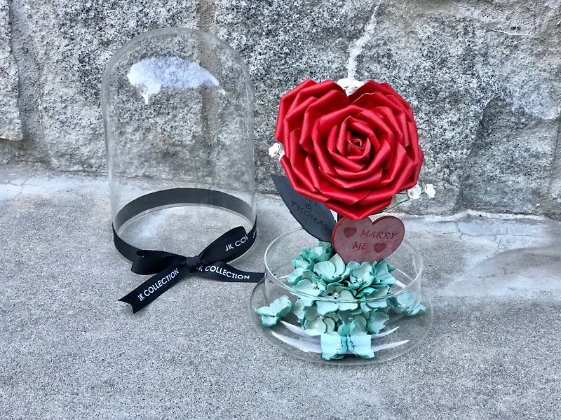 【客製化禮物】心形皮革薔薇玫瑰玻璃瓶【花】 - 擺飾/家飾品 - 真皮 紅色