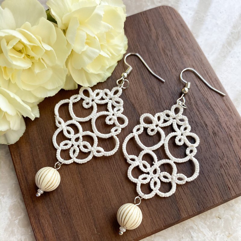 文青梭織米白耳環 Tatting earrings 耳針 耳鈎 耳環 梭織 禮物 - 耳環/耳夾/耳骨夾 - 棉．麻 白色