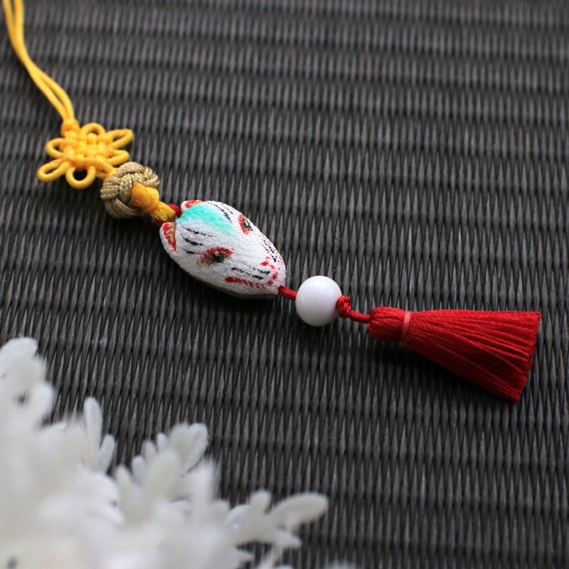 Yellow Tamafusa Musubi Small Fox Netsuke String Strap with White Glass Beads - อื่นๆ - ผ้าไหม สีเหลือง