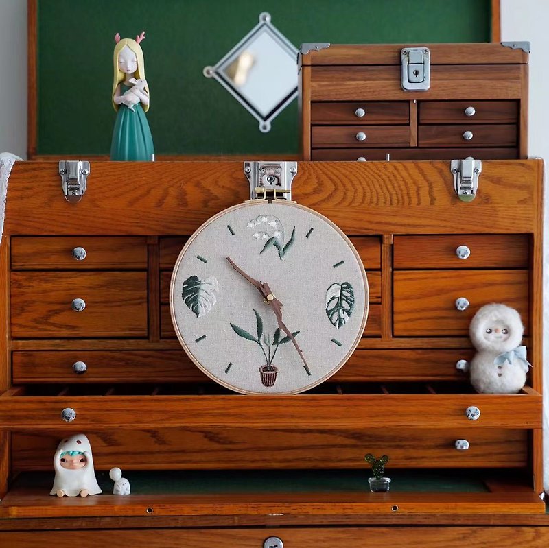 A different time machine-Creative hand-embroidered home decoration silent wall clock - นาฬิกา - ไม้ หลากหลายสี