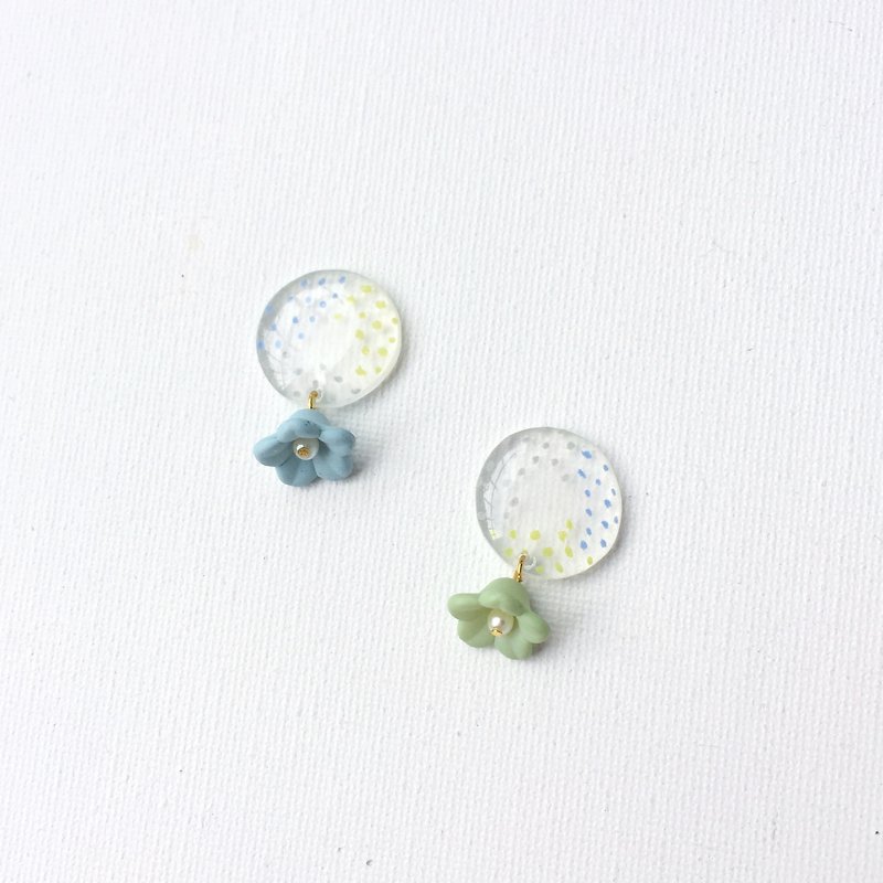 Dandelion Clip/Pin Earrings - ต่างหู - เรซิน สีใส