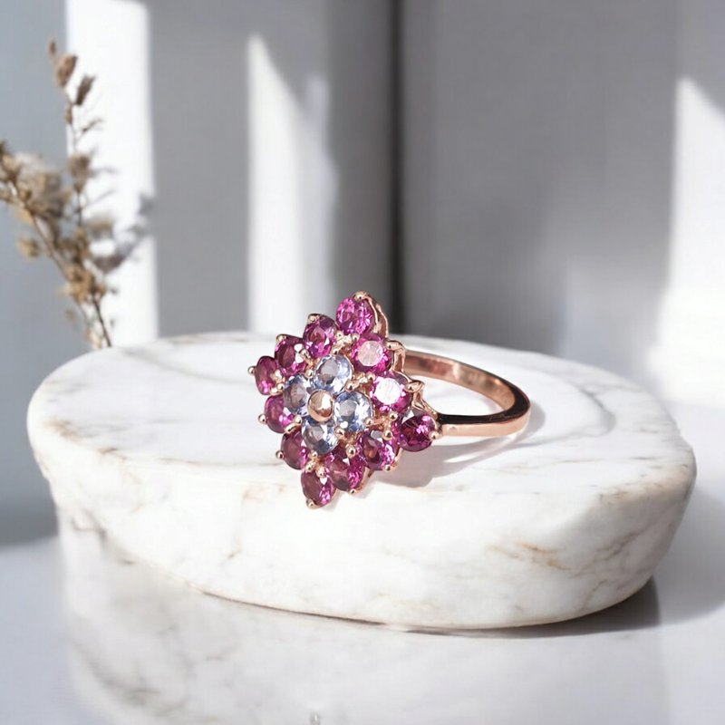 แหวน Tanzanite ประดับ Rhodolite garnet ตัวเรือนเงิน 925 ชุบ Rose gold - แหวนทั่วไป - เครื่องเพชรพลอย สีม่วง