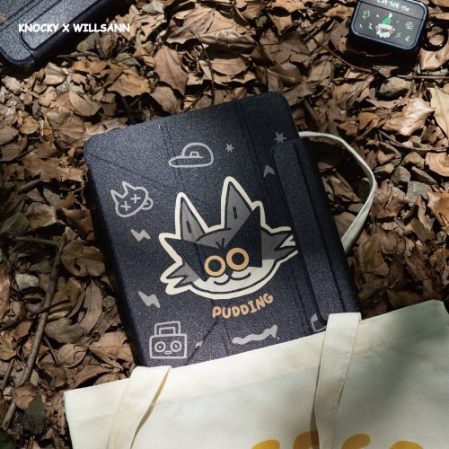 Knocky 原創 插畫家聯名【布丁神偷】多折式搭扣iPad殼
