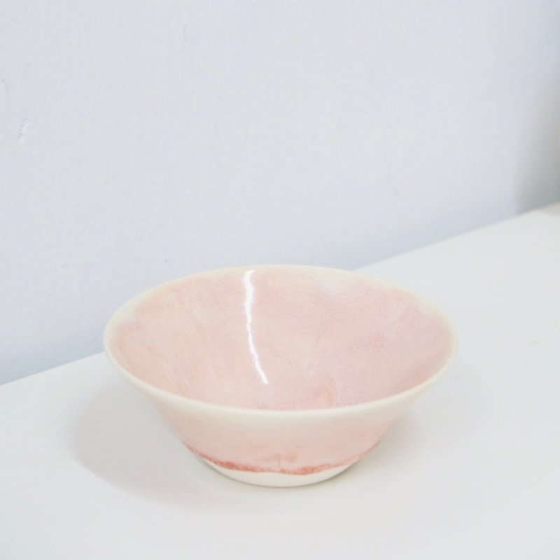 Fujiyama shaped bowl - Bowls - Porcelain Pink