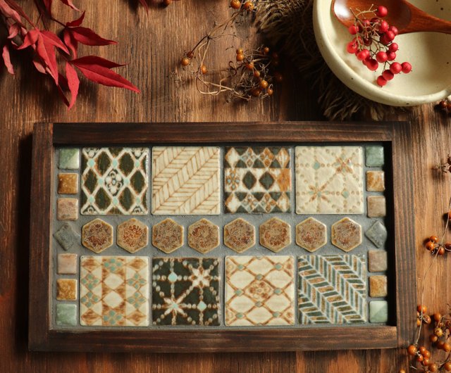 タイルトレー　ヴィンテージ食器セット つむぎ柄のタイルトレー - ショップ ことか まな板・トレイ - Pinkoi