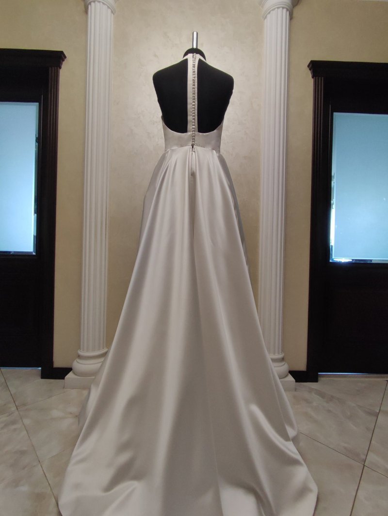 Elegant wedding dress - 禮服/小禮服 - 其他材質 多色