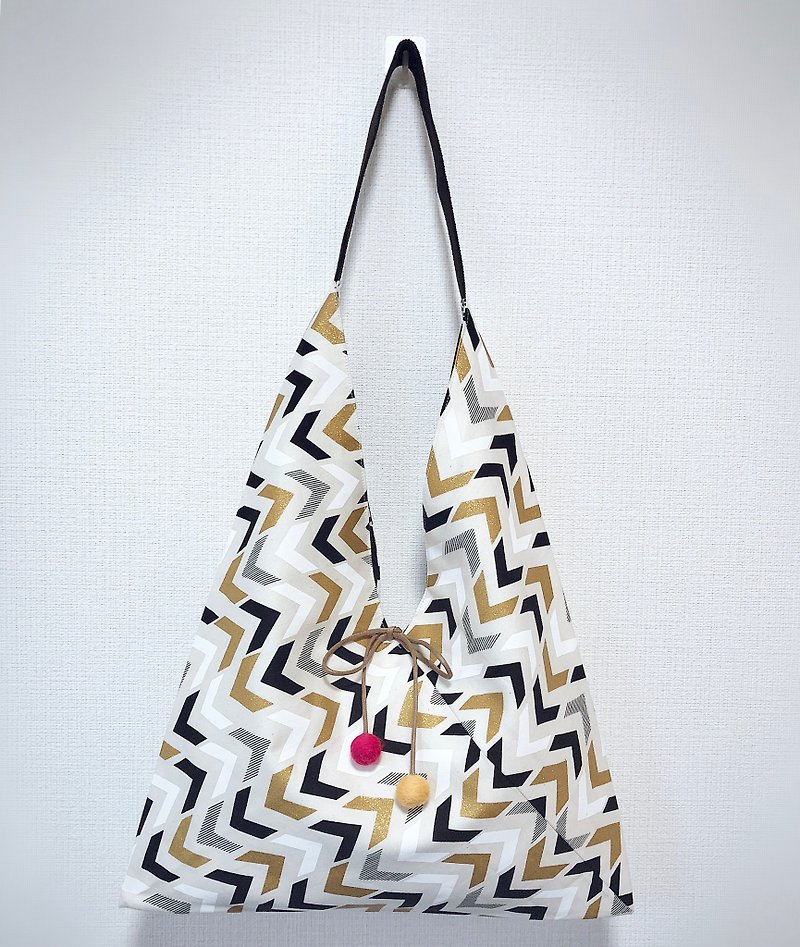 Spring and summer colors / Japanese dumpling-shaped side backpack / medium size / black arrow shape - Messenger Bags & Sling Bags - Cotton & Hemp Multicolor