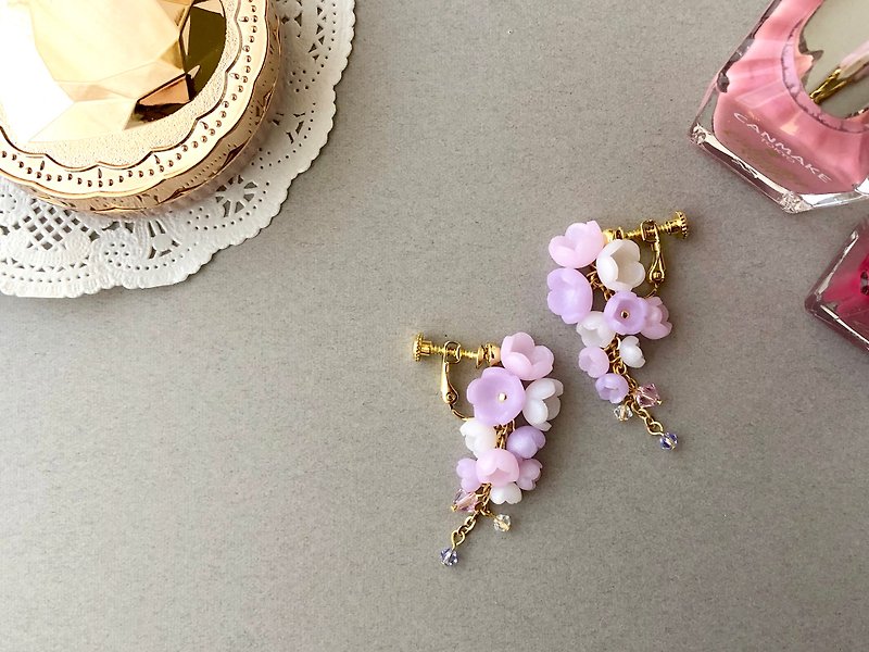 Shaking flowers [for metal allergies] earrings / Clip-On symmetry - Earrings & Clip-ons - Clay Pink