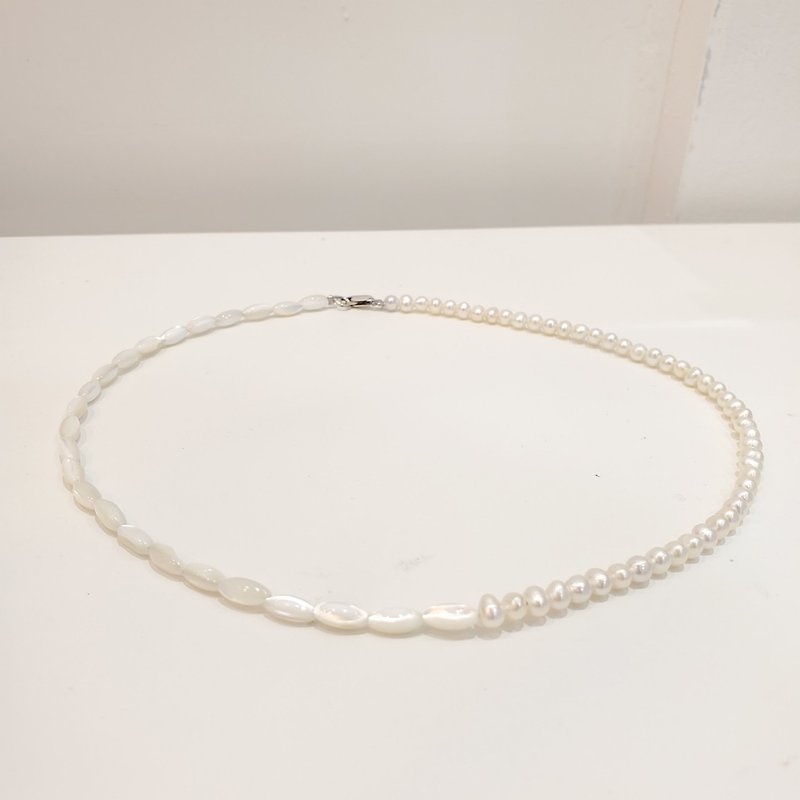 [Necklace] Rice Grain Mother-of-Pearl Pearl Necklace - สร้อยคอ - เงินแท้ สีเงิน