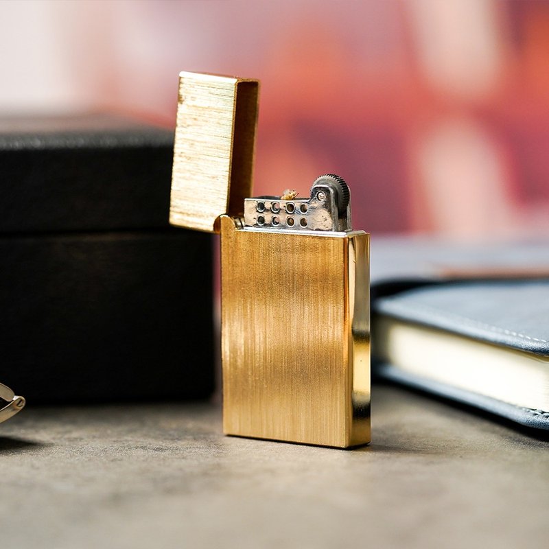 【FREED】ゴールドヘアライン加工銅製ケース灯油ライター カスタマイズギフト 名入れ 迅速発送 - その他 - 金属 ゴールド