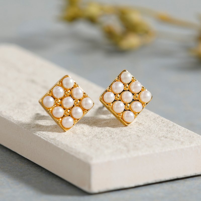 9pearl square pierced earring GD　ニッケルフリー　チタンポスト　パール　スクエア　ゴールド - 耳環/耳夾/耳骨夾 - 其他金屬 金色