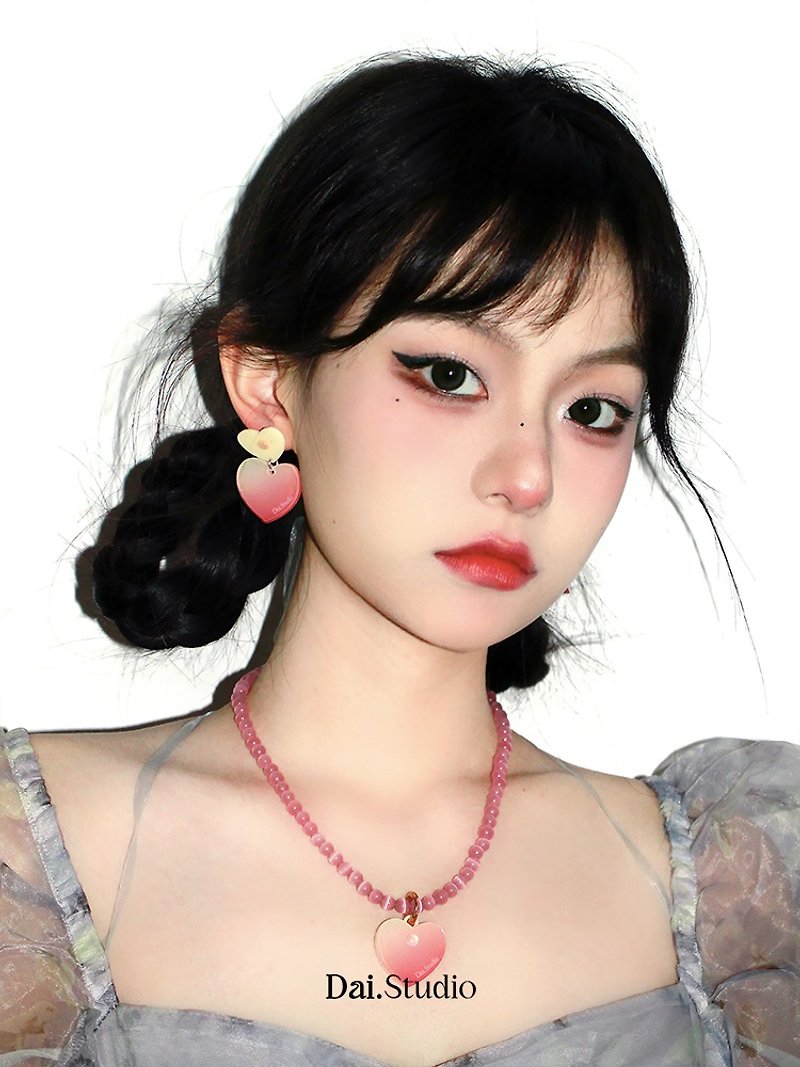 Dai Group Science Original | Sweetheart leader Qixi Festival gift earrings gradient love earrings - Earrings & Clip-ons - Acrylic Pink