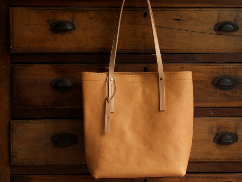 【 福利品 惜物特賣 】Classic Tan Tote 手工托特包 - 其他 - 真皮 黃色