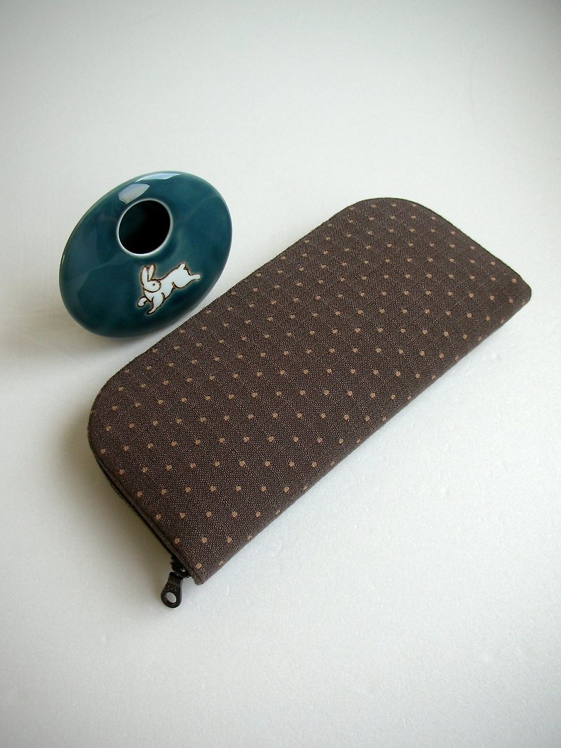 Washed old rice point cocoa water jade first dyed cloth - long clip/purse/coin purse - กระเป๋าสตางค์ - ผ้าฝ้าย/ผ้าลินิน สีนำ้ตาล