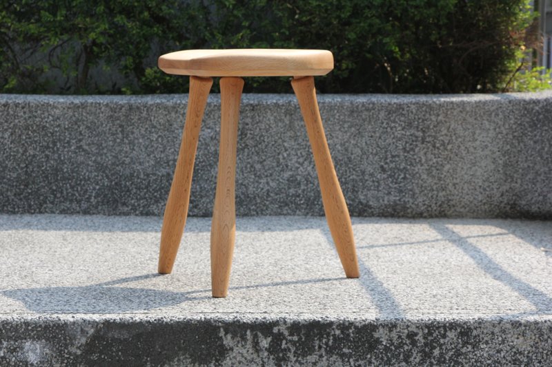 Red oak hand-carved three-legged stool - Other Furniture - Wood 