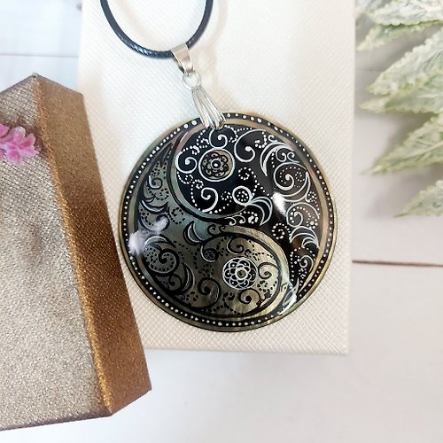Charm.arts Black Paisley Yin Yang necklace. Unique handmade pearl jewelry for dainty women