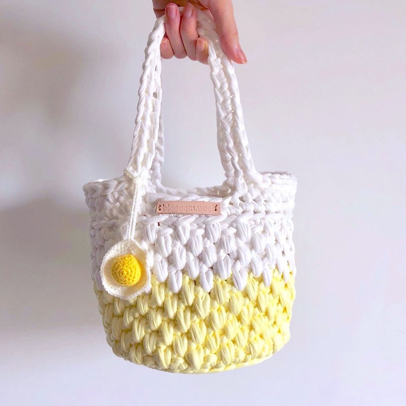 Crochet _ a bit of weight bucket bag _ poached egg - กระเป๋าถือ - ผ้าฝ้าย/ผ้าลินิน สีเหลือง