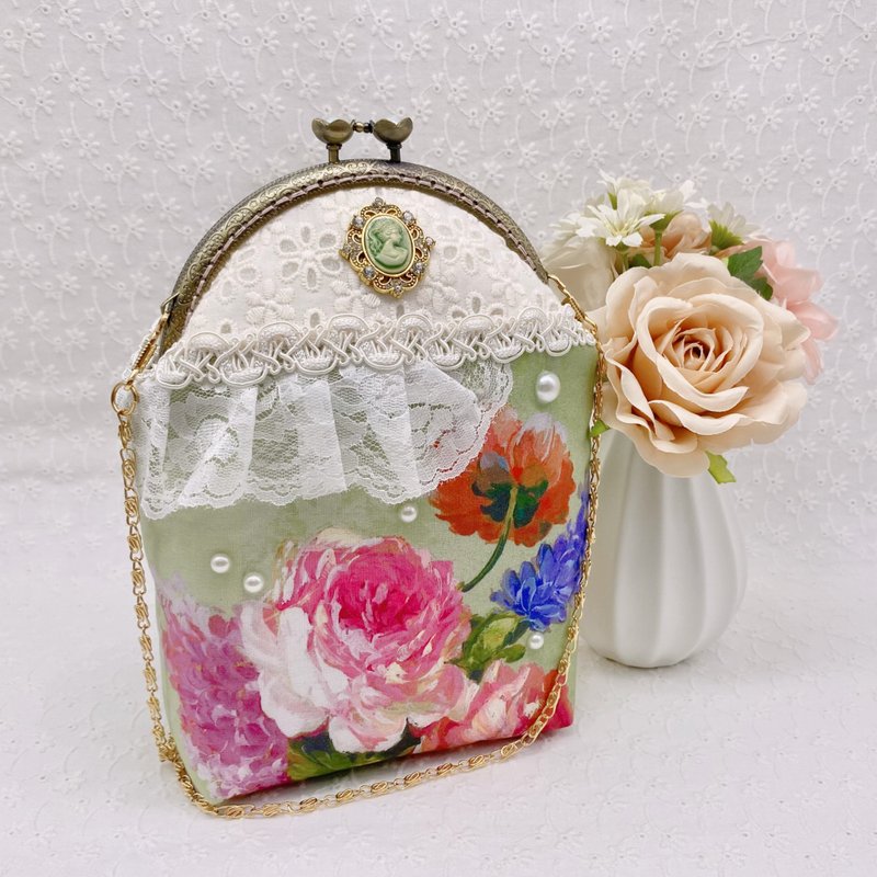 Cameo and Garden Rose Kiss lock bag Shoulder Bag - กระเป๋าแมสเซนเจอร์ - ผ้าฝ้าย/ผ้าลินิน สีเขียว