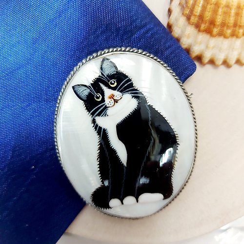 Charm.arts Pearl brooch pin with Black & White Cat painted on dainty handmade shell jewelry