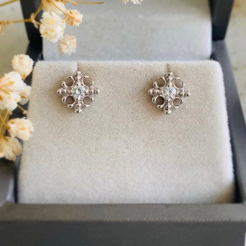 Vintage Greek Style Stud Earrings with 3mm White/Colorless Zircon - 耳環/耳夾/耳骨夾 - 半寶石 透明