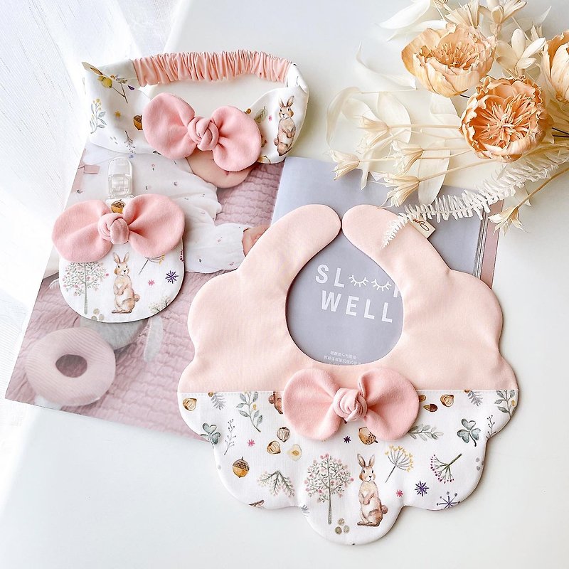 Three-piece set of flower and grass rabbit headband with bow and stitching flower pocket and peace talisman bag and full moon gift box on white background - Baby Gift Sets - Cotton & Hemp Pink