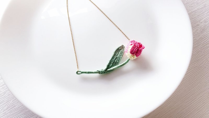 Mini Crochet Craft*Handmade crochet two-color Tulip necklace - สร้อยคอ - ผ้าฝ้าย/ผ้าลินิน 