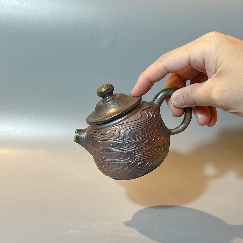 柴燒古樸落灰水波紋茶壺  / 小平凡手作 - 茶壺/茶杯/茶具 - 陶 