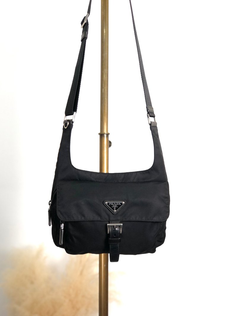 【 日本直送　名牌中古包 】PRADA プラダ ショルダーバッグ ブラック トライアングルロゴ フロントバックル ナイロン vintage 7bcgft - 側背包/斜背包 - 尼龍 黑色