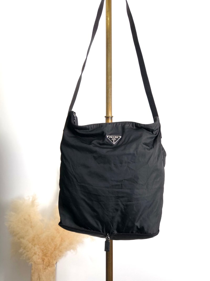 【 日本直送　名牌中古包 】PRADA プラダ ショルダーバッグ ブラック トライアングルロゴ ナイロン エコバッグ vintage オールド s733w2 - 側背包/斜背包 - 尼龍 黑色