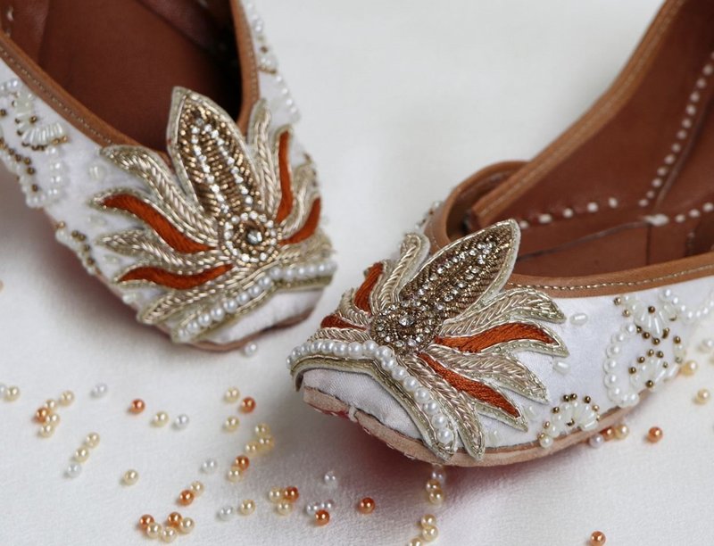 Lion head Indian retro palace-level gorgeous hand-beaded lotus shoes - Other - Genuine Leather Multicolor