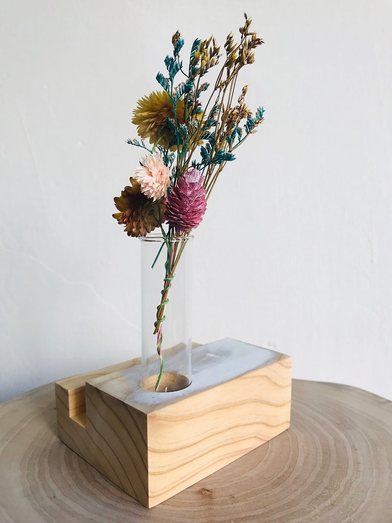CL Studio [桧木-Mobile Phone Holder/Business Card Holder] N127 (with test tube and dry flower) - Card Stands - Wood Gold
