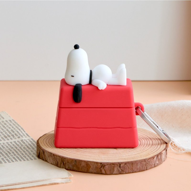 SNOOPY Snoopy lying on the roof three-dimensional AirPods protective case - ที่เก็บหูฟัง - ซิลิคอน หลากหลายสี