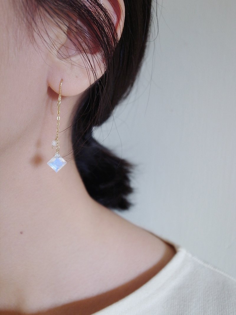 14KGF Moonstone × Herkimont Crystal Magic Blue Natural Stone Earrings Long Adjustable Ear Clips - Earrings & Clip-ons - Gemstone Transparent