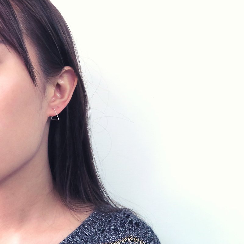 Earrings triangle (middle) styling linear sterling silver earrings - ต่างหู - เงินแท้ สีเงิน