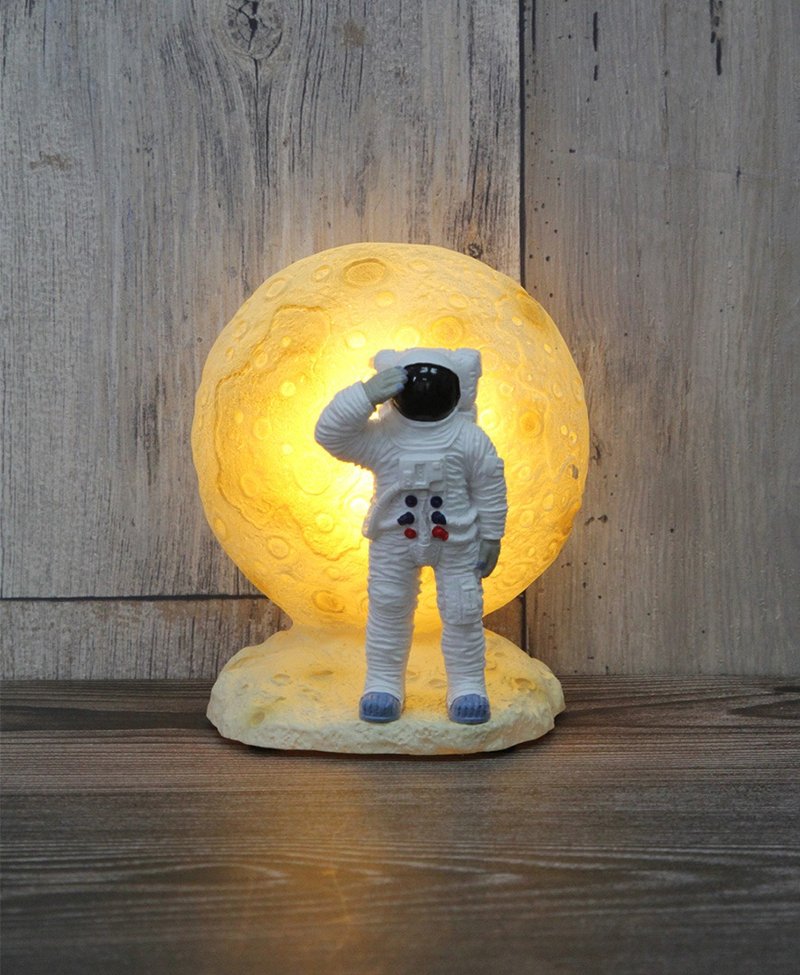 Japanese Magnets table astronaut salute shape LED night light/situation atmosphere light - โคมไฟ - เรซิน ขาว