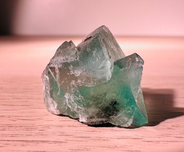 Xianghualing石97 号含有ヒノキベース原石鉱石水晶鉱石標準水晶鉱石 