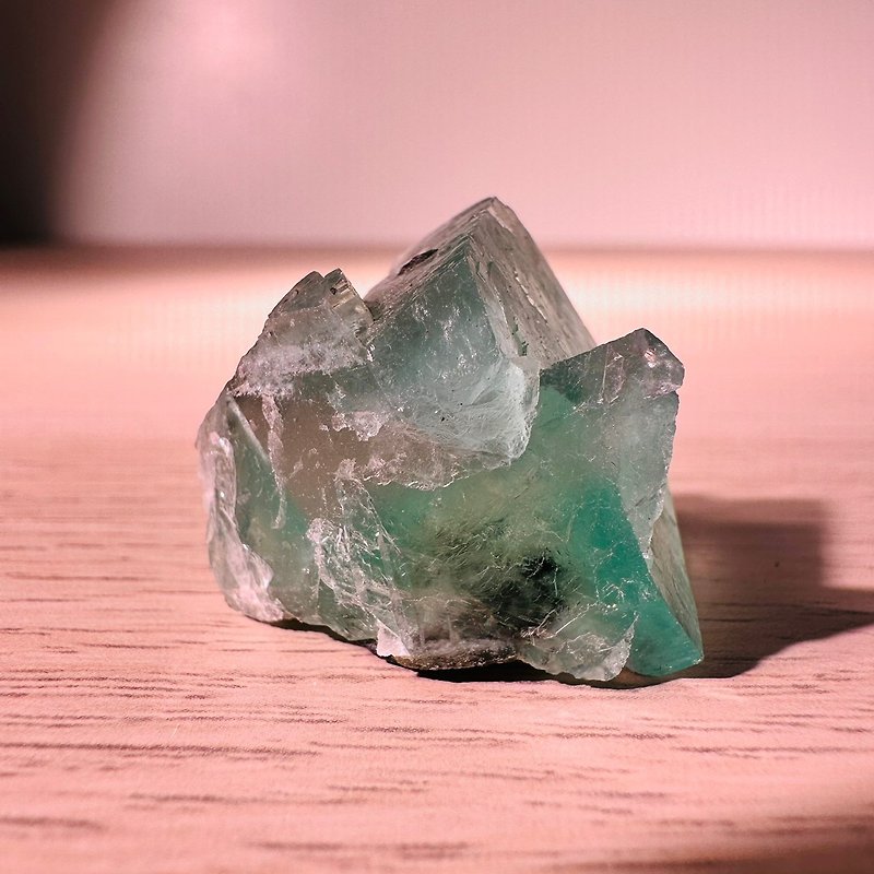 Xianghualing Stone No. 97 contains cypress base raw stone ore crystal ore standard crystal ore crystal cluster Gemstone collection - ของวางตกแต่ง - วัสดุอื่นๆ สีเขียว