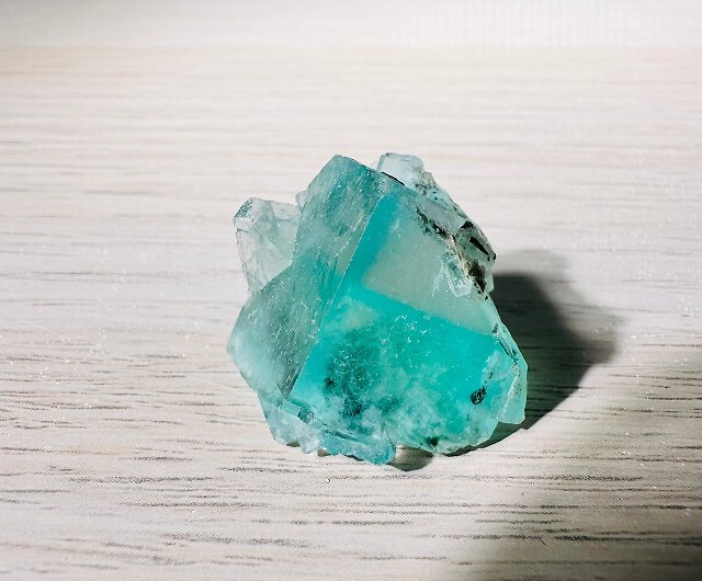 Xianghualing石97 号含有ヒノキベース原石鉱石水晶鉱石標準水晶鉱石 ...