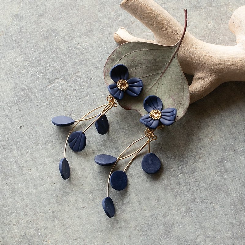 fluttering flower petals, earrings / navy - Earrings & Clip-ons - Clay Blue
