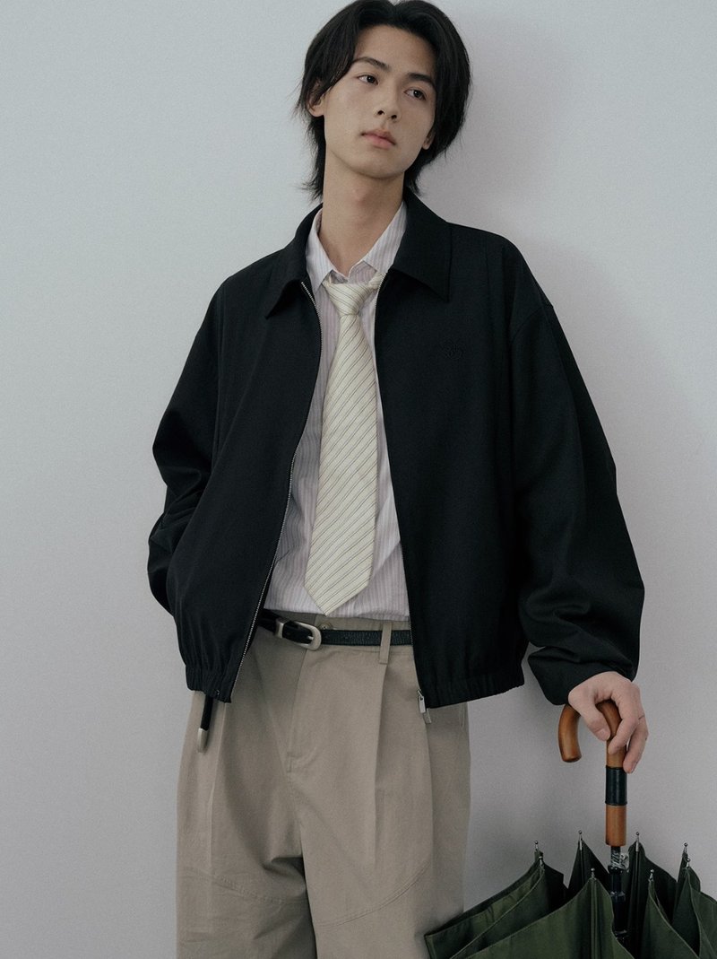 愛愛愛的人 復古刺繡弧形剖線短款夾克 - 男夾克/外套 - 其他材質 黑色
