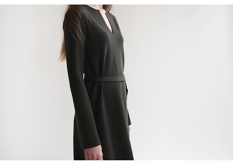 The Eternal French Dress Fine Wool Knit Skirt Deep V Collar - ชุดเดรส - ขนแกะ 
