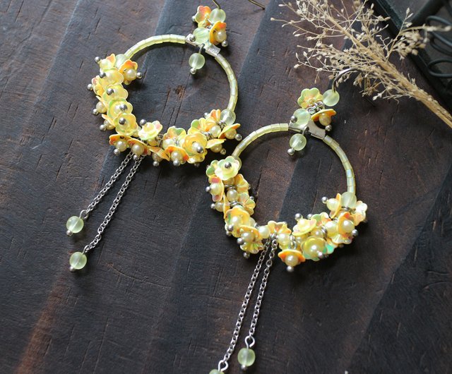 Yellow sequin flowers Stainless Steel half-shaped wreath big earrings ear  pin Clip-On - Shop earring-fanatic Earrings & Clip-ons - Pinkoi