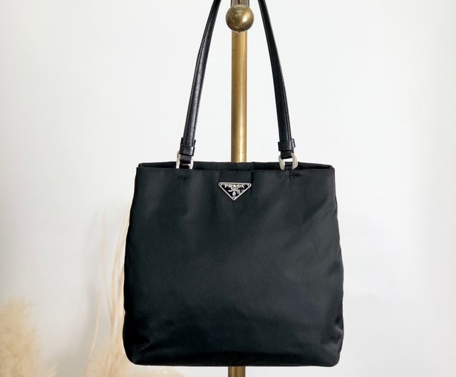 Direct from Japan branded used bag PRADA Prada handbag black triangle logo nylon vintage old a4rxmg Shop solo vintage Handbags Totes Pinkoi
