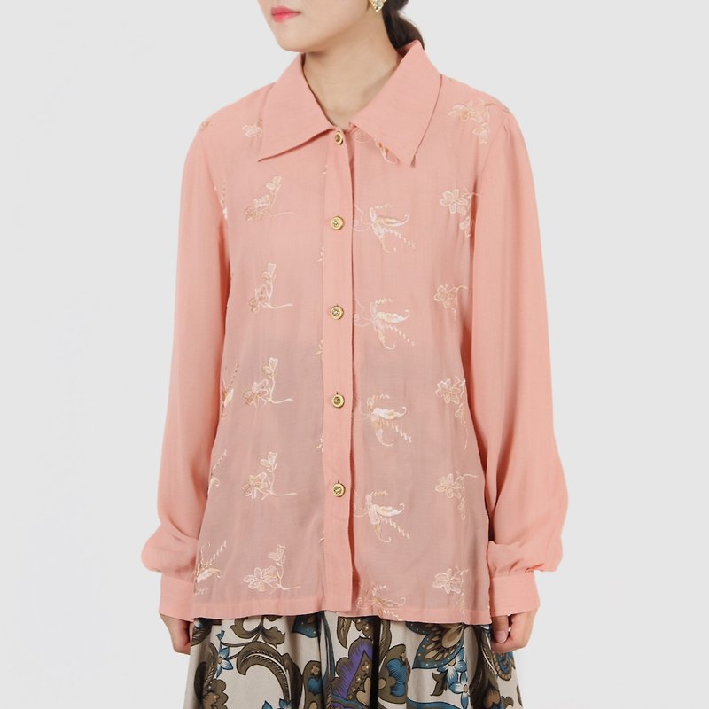 [Egg plant vintage] peach blossom rain embroidery vintage shirt - Women's Shirts - Polyester 