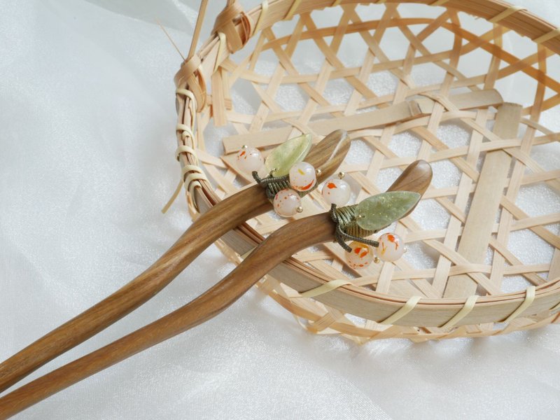 Cherry resin sandalwood cheongsam accessories hair comb hair accessories hairpin ancient style Chinese retro small fresh Hanfu - Hair Accessories - Wood Pink