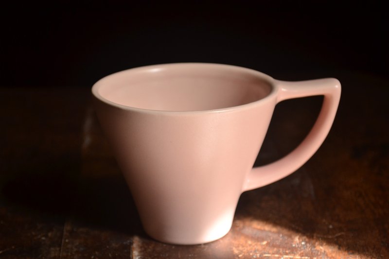 If the cherry blossom pink cone small Mark coffee filter cone filter cup hand filter cup coffee filter cup Valentine's Day gift - Mugs - Porcelain Pink