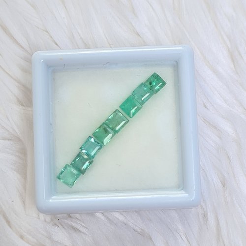 charissagemstone 天然公主方形切割祖母綠尺寸 3 毫米。用於 DIY 珠寶製作